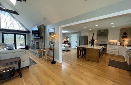 Highlands House | 5 STAR, newly renovated, long range mountain view, central to Highlands/Cashiers