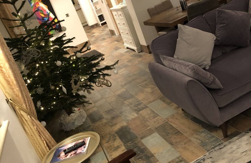 Amerton House | 5 star restored barn conversion-The Granary Dating back to 1604 -home from home