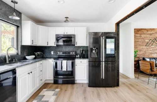 Thornton House | 5 Star Retreat With A Gym And APrivate Office