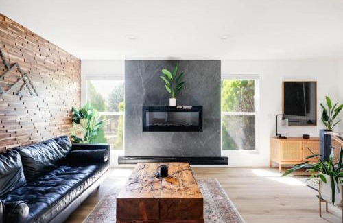 Thornton House | 5 Star Retreat With A Gym And APrivate Office