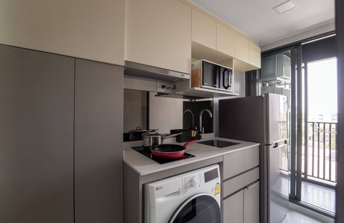 Phra Khanong Apartment | 5 Star Apartment w/Infinity Pool, Gym, Co-working