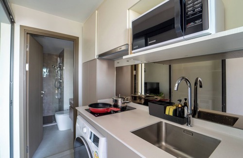 Phra Khanong Apartment | 5 Star Apartment w/Infinity Pool, Gym, Co-working