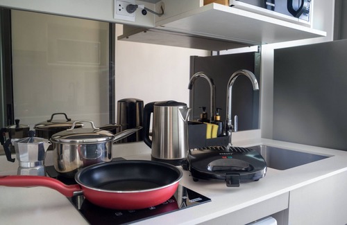 Phra Khanong Apartment | 5 Star Apartment w/Infinity Pool, Gym, Co-working