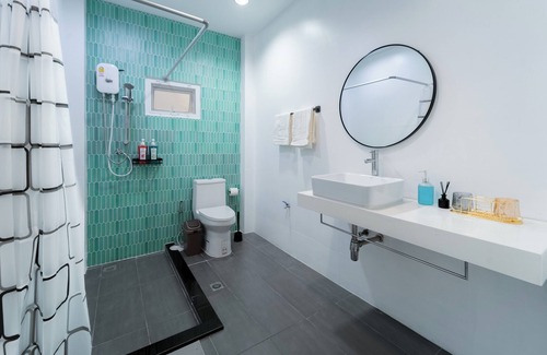 Phra Khanong Nuea House | 5 star Spacious & Bright 4BR House w/movie theater
