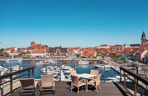 Muritz Apartment | 5-star vacation apartment Hafenidylle with balcony and harbor view