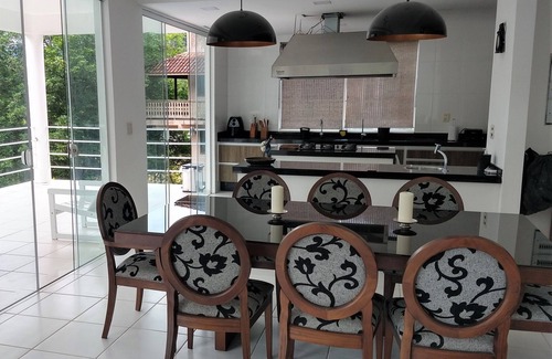 Portogalo House | 5 Suites in the best of Angra + Speedboat for Tours (Optional)
