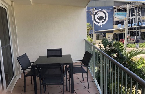 Maroochydore Apartment | 5 Surfcomber on the Beach - directly opposite Beach and Surfclub