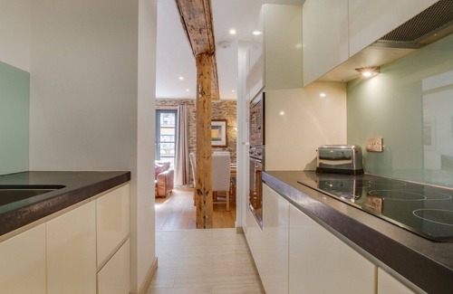 Dartmouth Apartment | 5 The Pottery - Two Bedroom Apartment, Sleeps 5