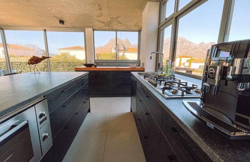 Hout Bay House | 5* vacation home in Cape Town with solar energy and service included