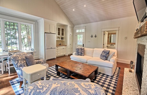 Seguin Cottage | 5-year old, Luxury Build on Joe! Immaculate Main + Guest Cottage! Tennis!