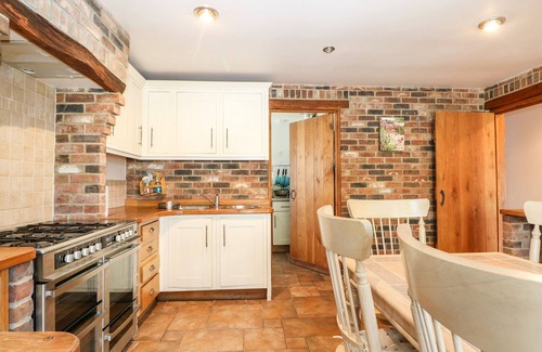 Pagham Cottage | 50 HARBOUR ROAD, pet friendly, with open fire in Pagham