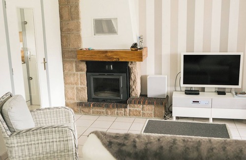 Tregastel House | 50 m from the beach, pretty Breton house in the heart of the Pink Granite Coast