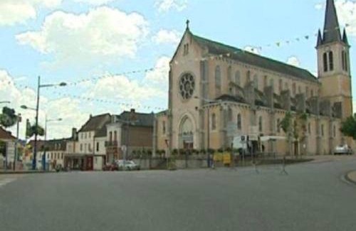 Dompierre-sur-Besbre House | 50 m² House ∙ 2 bedrooms ∙ 9 guests
