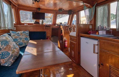 La Condamine Boat Rental | 50 m² Houseboat ∙ 2 bedrooms ∙ 4 guests