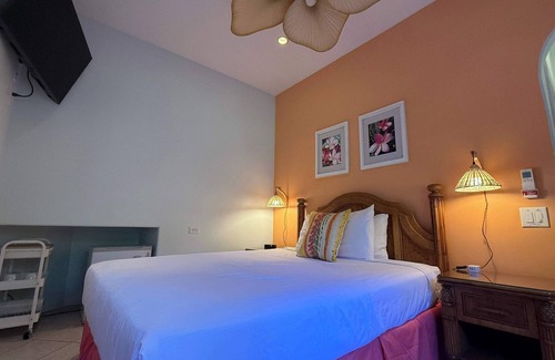 Kahana Bed & Breakfast | 50% Off! Bed & Breakfast Steps from the Beach with AC