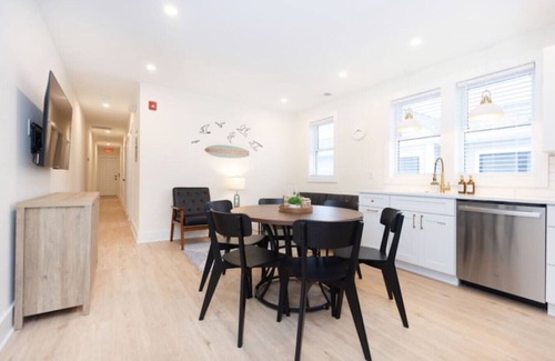 Cape May - Wildwood Apartment | 500 ft to boardwalk, 3 bdr condo