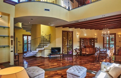 Corsico House | 500 m² House ∙ 4 bedrooms ∙ 8 guests