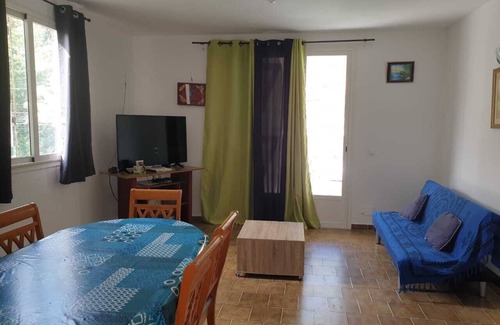 Point d'Or House | 500$/w – 3 Bed /2Bath house with great amenities & close to beaches