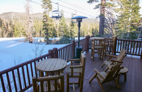 Mammoth Lakes House | 5000 Sq Ft Custom, Detached Ski-in, Ski-Out Private Home Directly on the Slope!