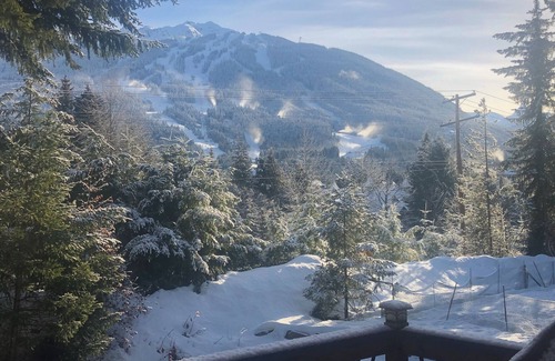 Whistler Cay Estates Ski Chalet | 500m Walk - Beautiful Log Home - Spectacular Direct View of Ski Runs