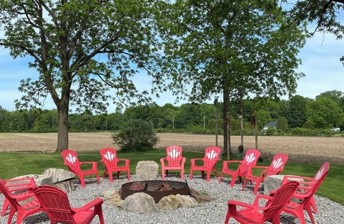 Port Rowan House | 50Acre Farm w/Games Barn & Projection Room.