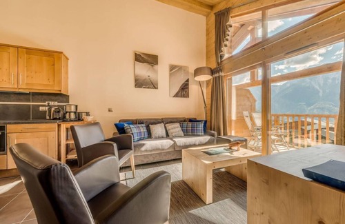 Champagny-en-Vanoise Apartment | 50m from ski slopes, 5th floor, balcony, parking, tv, ski locker, 72m², Champagny-en-Vanoise