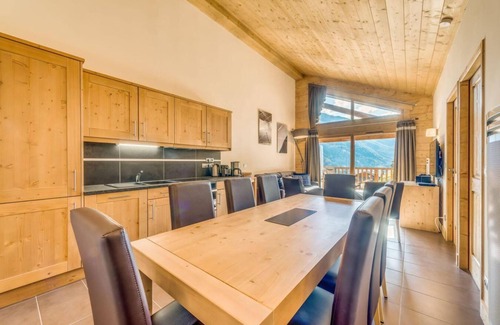 Champagny-en-Vanoise Apartment | 50m from ski slopes, 5th floor, balcony, parking, tv, ski locker, 72m², Champagny-en-Vanoise