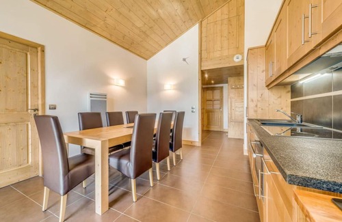 Champagny-en-Vanoise Apartment | 50m from ski slopes, 5th floor, balcony, parking, tv, ski locker, 72m², Champagny-en-Vanoise