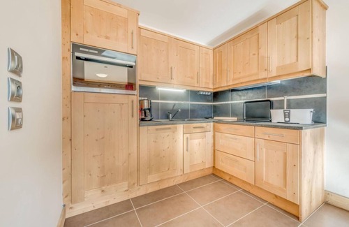 Champagny-en-Vanoise Apartment | 50m from ski slopes, 10th floor, balcony, parking, tv, ski locker, 55m², Champagny-en-Vanoise