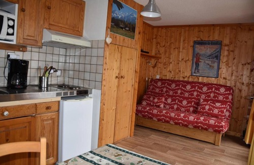 Pralognan-la-Vanoise Apartment | 50m from ski slopes, 5th floor, balcony, tv, ski locker, 19m², Pralognan-la-Vanoise