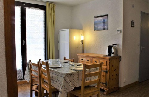 Risoul Apartment | 50m from shops, 2nd floor, balcony, tv, ski locker, 34m², Risoul