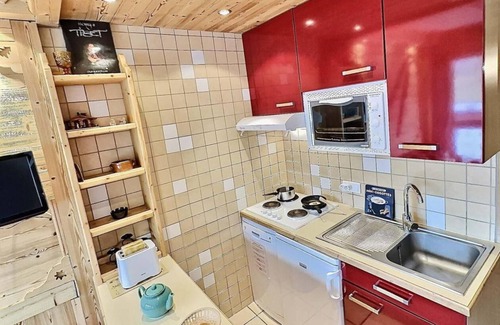 Tignes le Lac Apartment | 50m from ski slopes, 4th floor, view mountain, balcony, ski locker, 30m², Tignes
