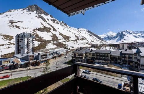 Le Lavachet Apartment | 50m from ski slopes, 4th floor, balcony, tv, ski locker, 75m², Tignes