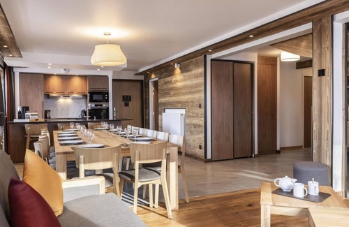 Lanslevillard Apartment | 50m from ski slopes, fitness, swimming pool, sauna, hammam, balcony, fireplace or stove, tv