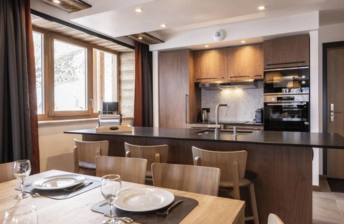 Lanslevillard Apartment | 50m from ski slopes, fitness, swimming pool, sauna, hammam, balcony, fireplace or stove, tv