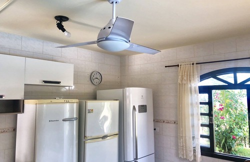 Guaratuba House | 50mts FROM THE SEA, AIR CONDITIONING, WI-FI, SWIMMING POOL, BARBECUE, 15PETS, 7BATHROOMS, CANCHA
