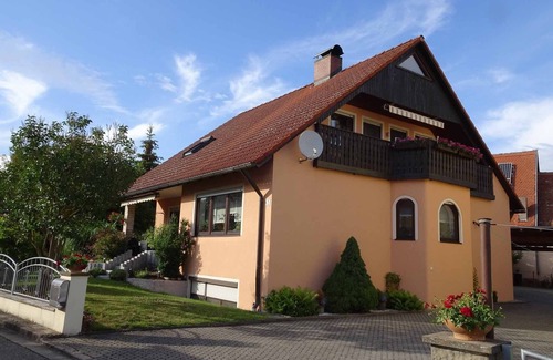 Muhr am See Apartment | 50qm großes Feriendomizil im Dachgeschoss mit Balkon