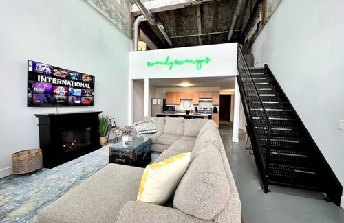 Otterbien Home Apartment | 5101 Peters Cartridge · █Swanky loft at Historic Peters Cartridge Factory█