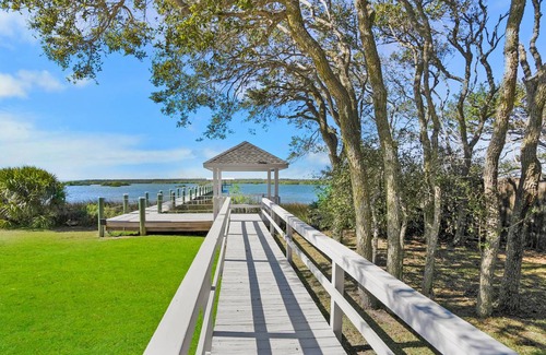 Crescent Beach House | 516 m² House ∙ 5 bedrooms ∙ 15 guests