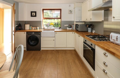 Denshaw Cottage | 52 DELPH ROAD, pet friendly, with a garden in Delph