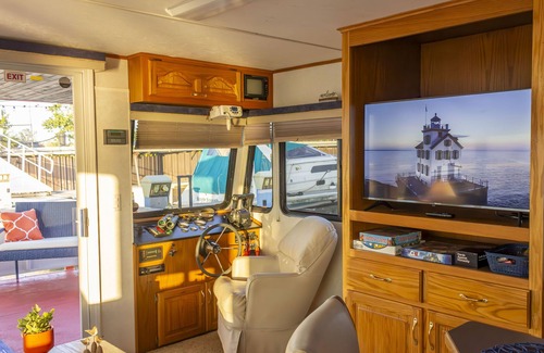 Lorain Boat Rental | 52-Foot Houseboat on Lake Erie-Sleeps 6! Walleye Fishing Capitol of the World!