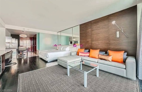 Las Vegas Condo | 52nd Floor Penthouse Strip Views, Balcony 52320