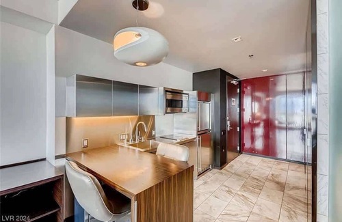 Las Vegas Condo | 52nd Floor Penthouse Strip Views, Balcony 52320