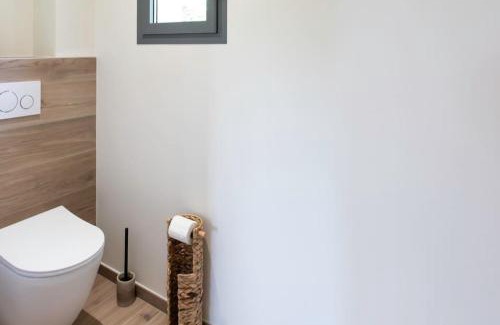 Saint-Paul-de-Vence Apartment | #53 St Paul Villa Swimpool AC Carpark BBQ for 8 Guest