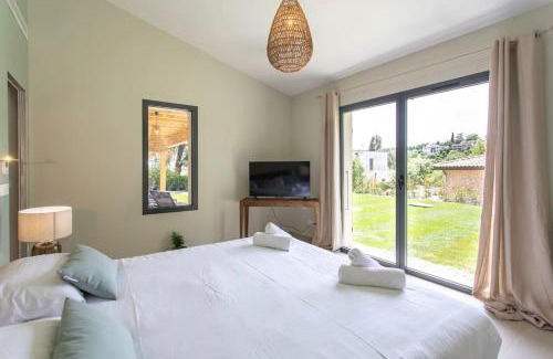 Saint-Paul-de-Vence Apartment | #53 St Paul Villa Swimpool AC Carpark BBQ for 8 Guest