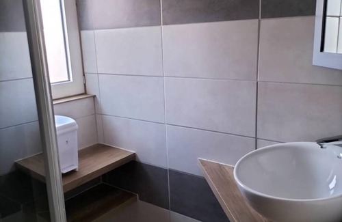 Saint-Martin de Brehal Cottage | 55 m² Cabin ∙ 2 bedrooms ∙ 4 guests