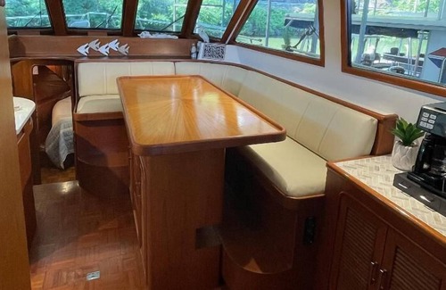 Knoxville Boat Rental | 55’ yacht on TN River downtown Knoxville TN at the Vol Navy location! 3BR & 3BA