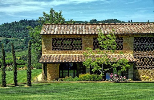 Petrognano Villa | 550 m² Villa ∙ 8 bedrooms ∙ 16 guests