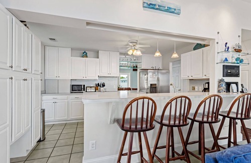 Colington Harbour House | 5550 Lighthouse Pointe * Waterfront