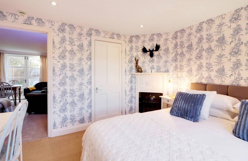 Five Oak Green Apartment | 56 m² Apartment ∙ 1 bedroom ∙ 4 guests